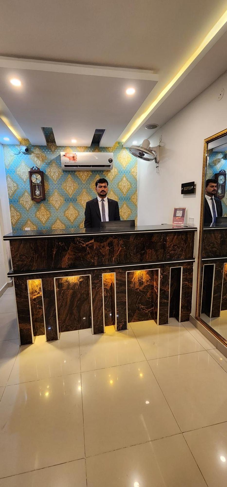 לאהור Red Fort Hotel Gulberg מראה חיצוני תמונה